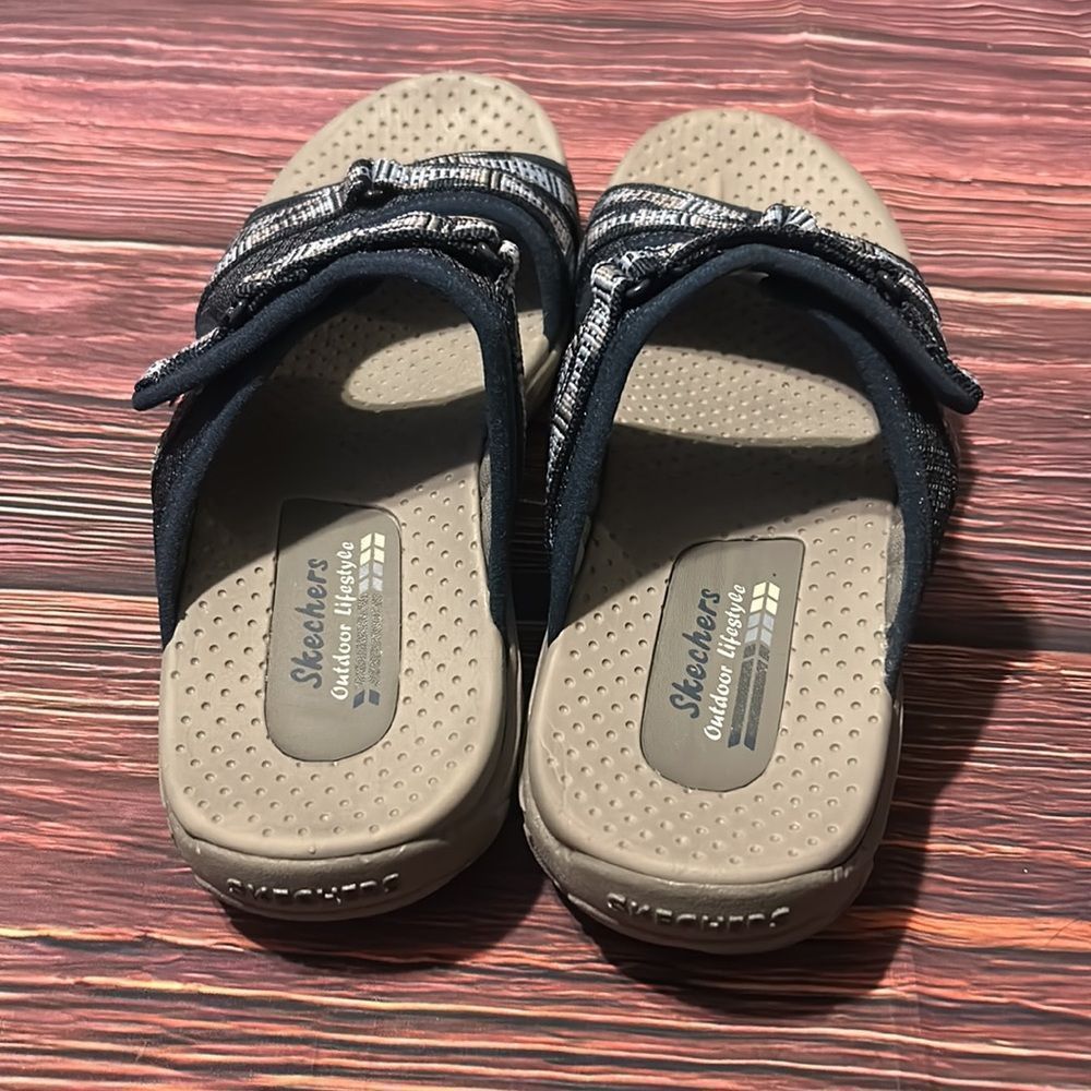 Skechers Outdoor Lifestyle Size 8 Women’s Slip On Shoes - Picture 2 of 5